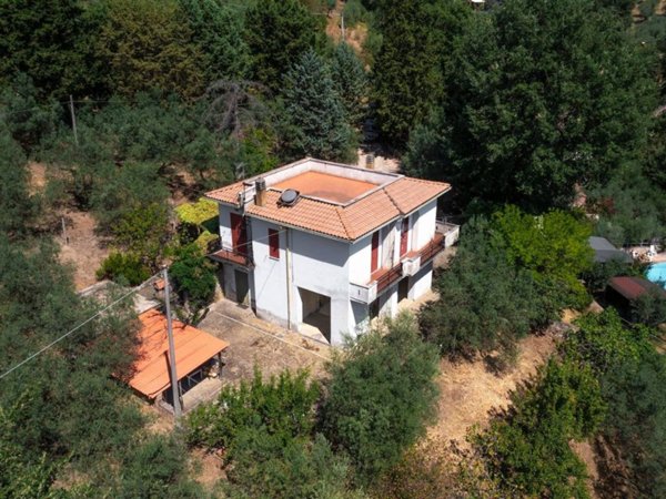 casa indipendente in vendita a Gualdo Cattaneo in zona Pozzo