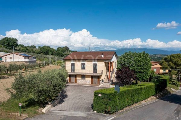 casa indipendente in vendita a Gualdo Cattaneo in zona Pozzo