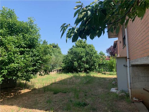 casa indipendente in vendita a Gualdo Cattaneo in zona San Terenziano