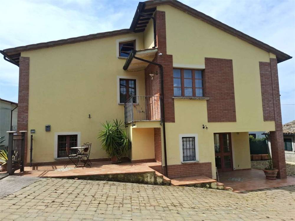casa indipendente in vendita a Gualdo Cattaneo in zona Pomonte
