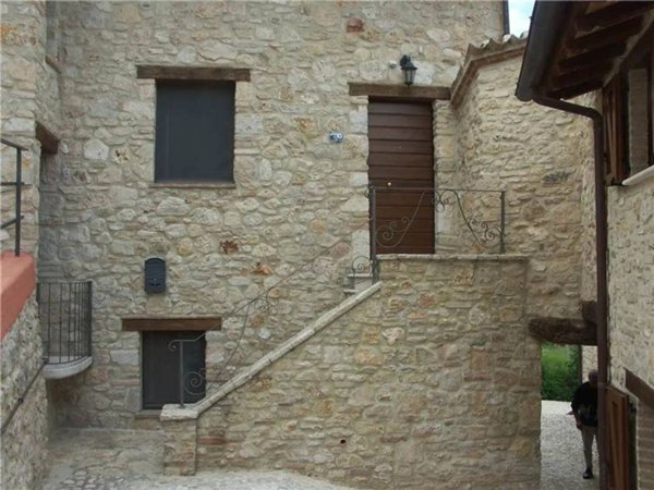 appartamento in vendita a Gualdo Cattaneo in zona Torri