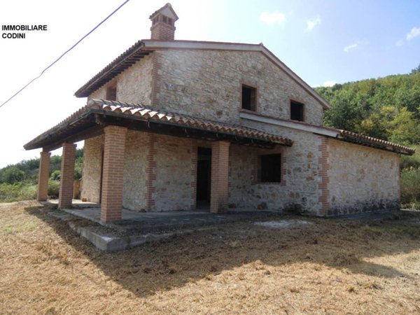 casa indipendente in vendita a Gualdo Cattaneo in zona San Terenziano