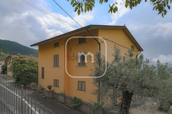 casa indipendente in vendita a Gualdo Cattaneo in zona Pomonte