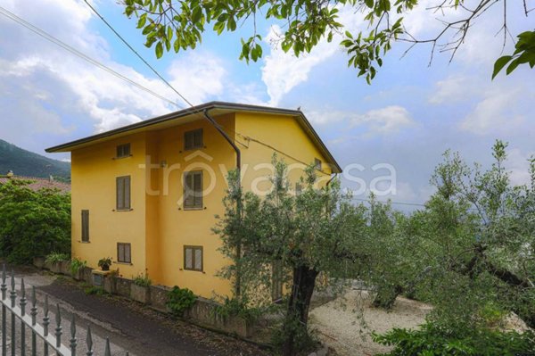 casa indipendente in vendita a Gualdo Cattaneo in zona Pomonte
