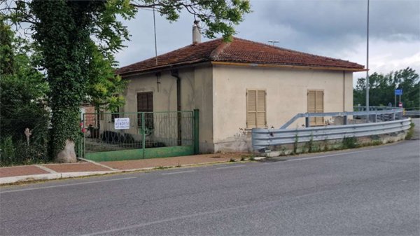 casa indipendente in vendita a Gualdo Cattaneo in zona Pozzo
