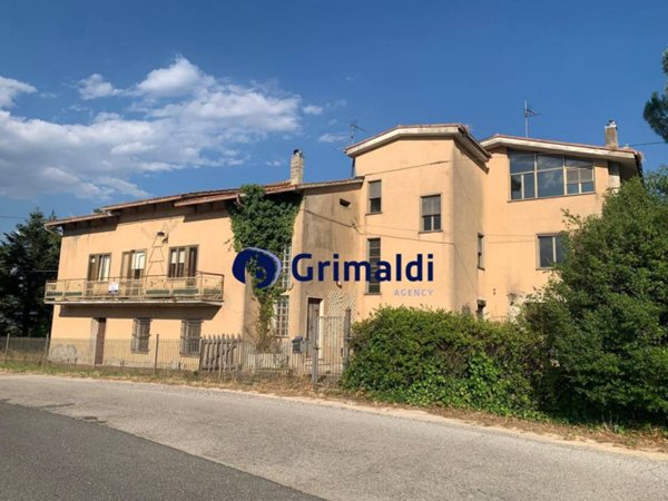 casa indipendente in vendita a Gualdo Cattaneo in zona Torri