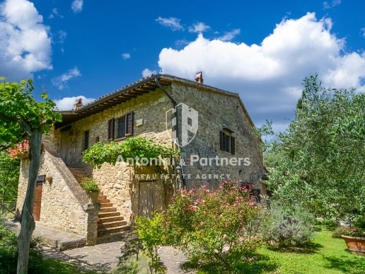 casa indipendente in vendita a Gualdo Cattaneo in zona Pozzo