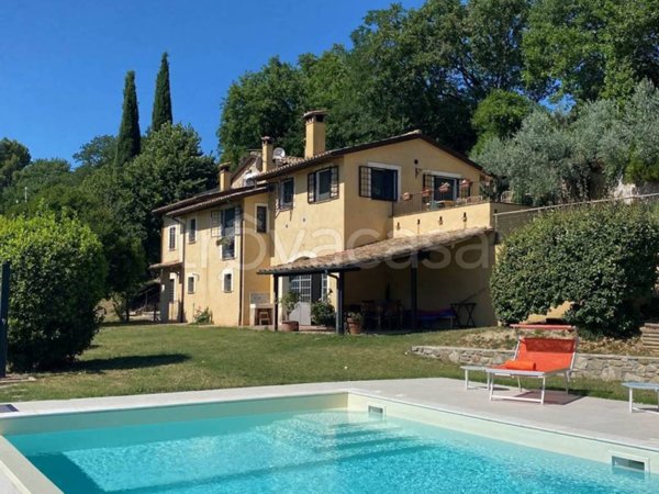 casa indipendente in vendita a Gualdo Cattaneo in zona Pozzo