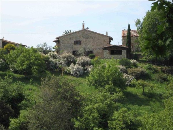 casa indipendente in vendita a Gualdo Cattaneo in zona Pozzo