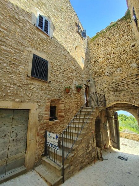casa indipendente in vendita a Gualdo Cattaneo in zona Torri