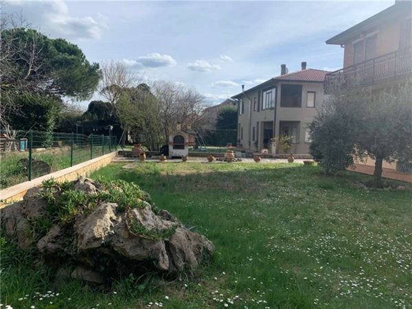 casa indipendente in vendita a Gualdo Cattaneo in zona San Terenziano