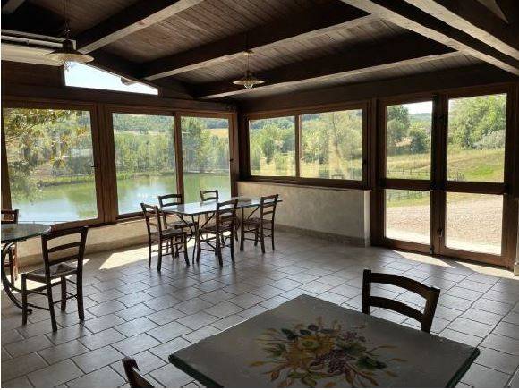 negozio in vendita a Gualdo Cattaneo