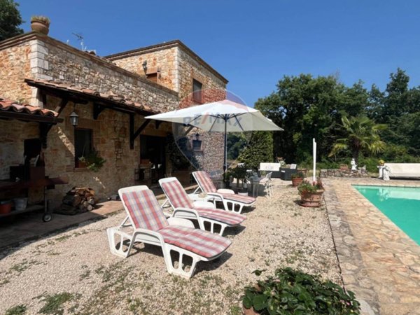 casa indipendente in vendita a Gualdo Cattaneo in zona San Terenziano