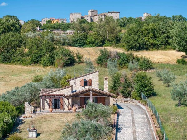 casa indipendente in vendita a Gualdo Cattaneo in zona Grutti