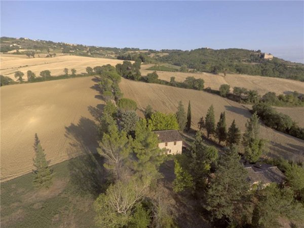 casa indipendente in vendita a Gualdo Cattaneo in zona Pozzo