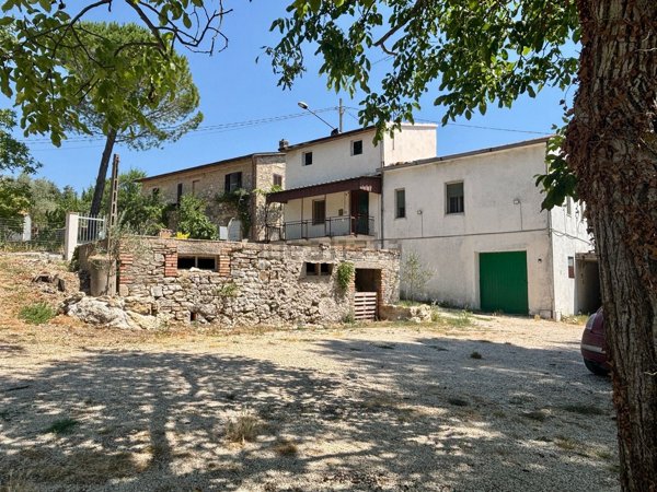 casa indipendente in vendita a Gualdo Cattaneo in zona Barattano