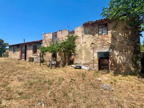 casa indipendente in vendita a Gualdo Cattaneo in zona Marcellano