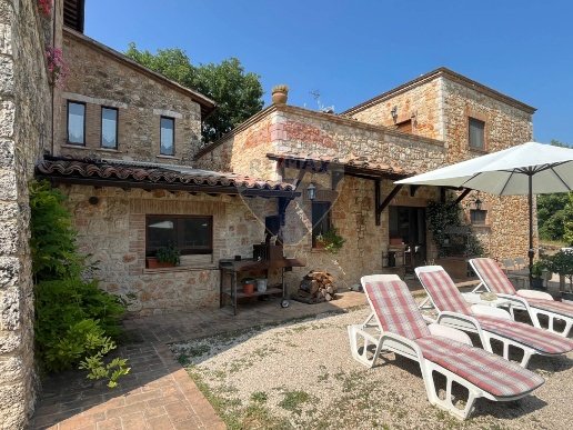 casa indipendente in vendita a Gualdo Cattaneo in zona San Terenziano