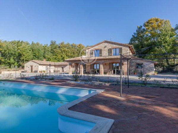 casa indipendente in vendita a Gualdo Cattaneo in zona Grutti