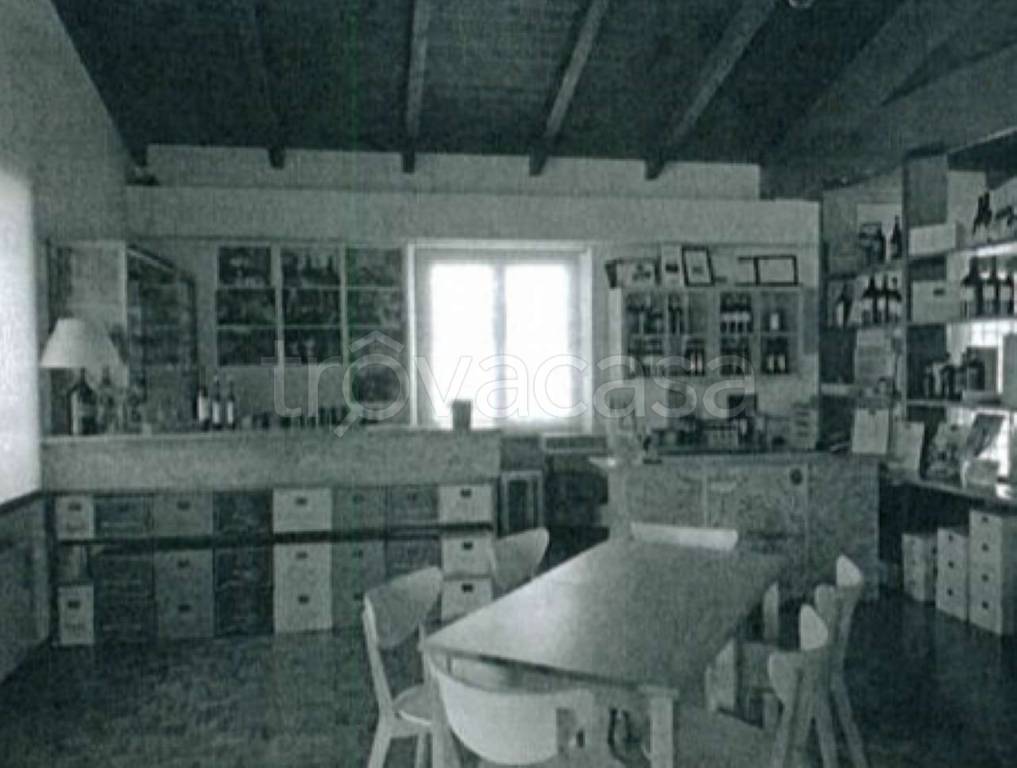 negozio in vendita a Gualdo Cattaneo in zona Torri