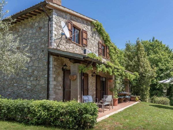 casa indipendente in vendita a Gualdo Cattaneo in zona Grutti