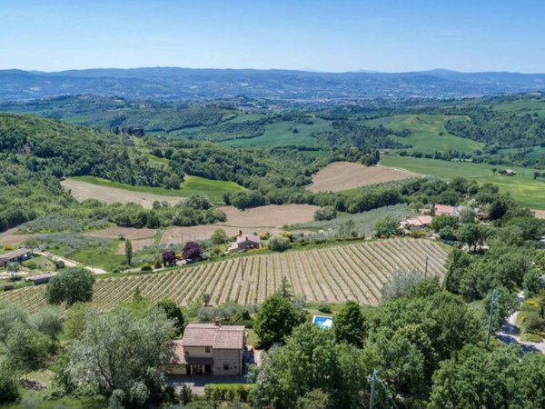 casa indipendente in vendita a Gualdo Cattaneo in zona San Terenziano