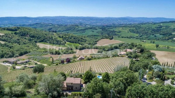 casa indipendente in vendita a Gualdo Cattaneo in zona San Terenziano
