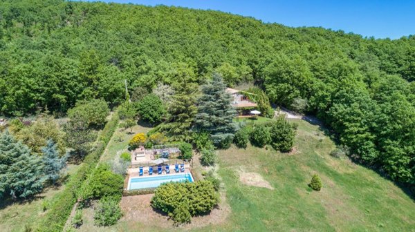 casa indipendente in vendita a Gualdo Cattaneo in zona Grutti