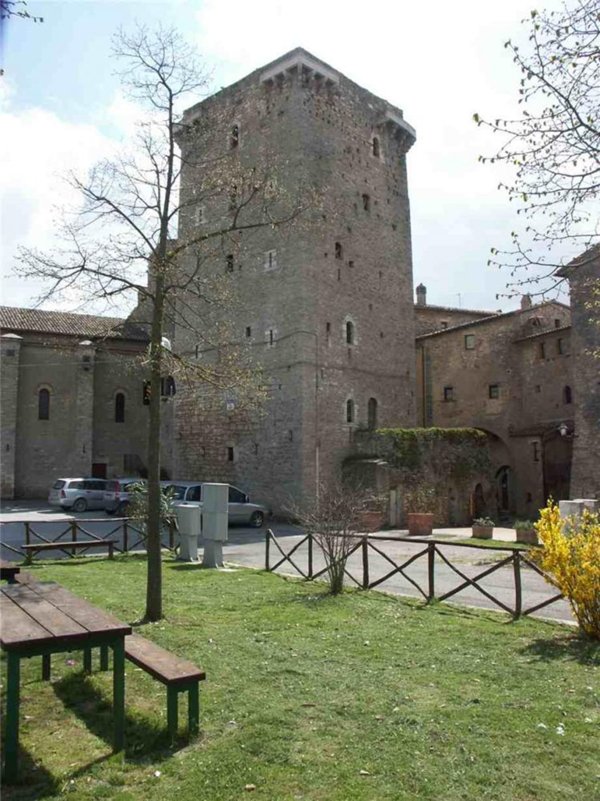 casa indipendente in vendita a Gualdo Cattaneo in zona Grutti