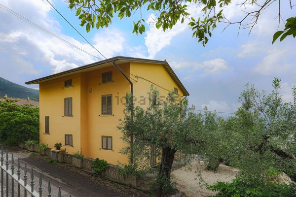 casa indipendente in vendita a Gualdo Cattaneo in zona Pomonte
