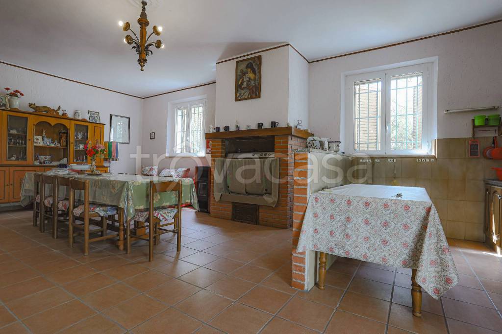 casa indipendente in vendita a Gualdo Cattaneo in zona Pomonte