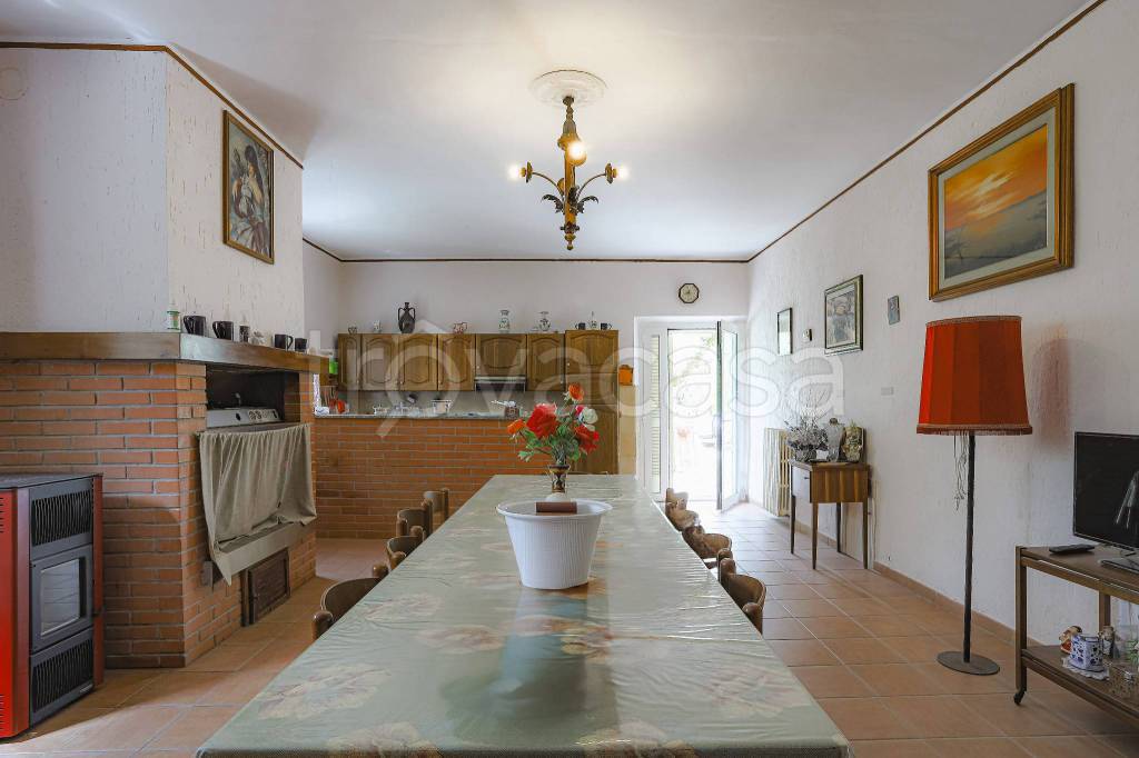 casa indipendente in vendita a Gualdo Cattaneo in zona Pomonte