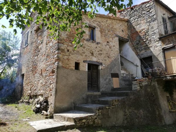 casa indipendente in vendita a Gualdo Cattaneo in zona Marcellano
