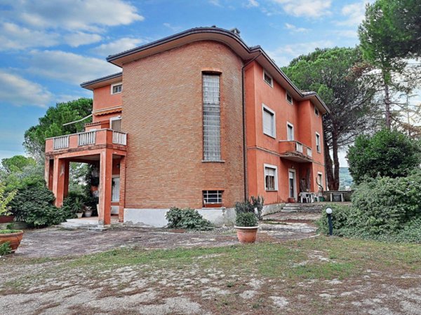 casa indipendente in vendita a Gualdo Cattaneo in zona Collesecco