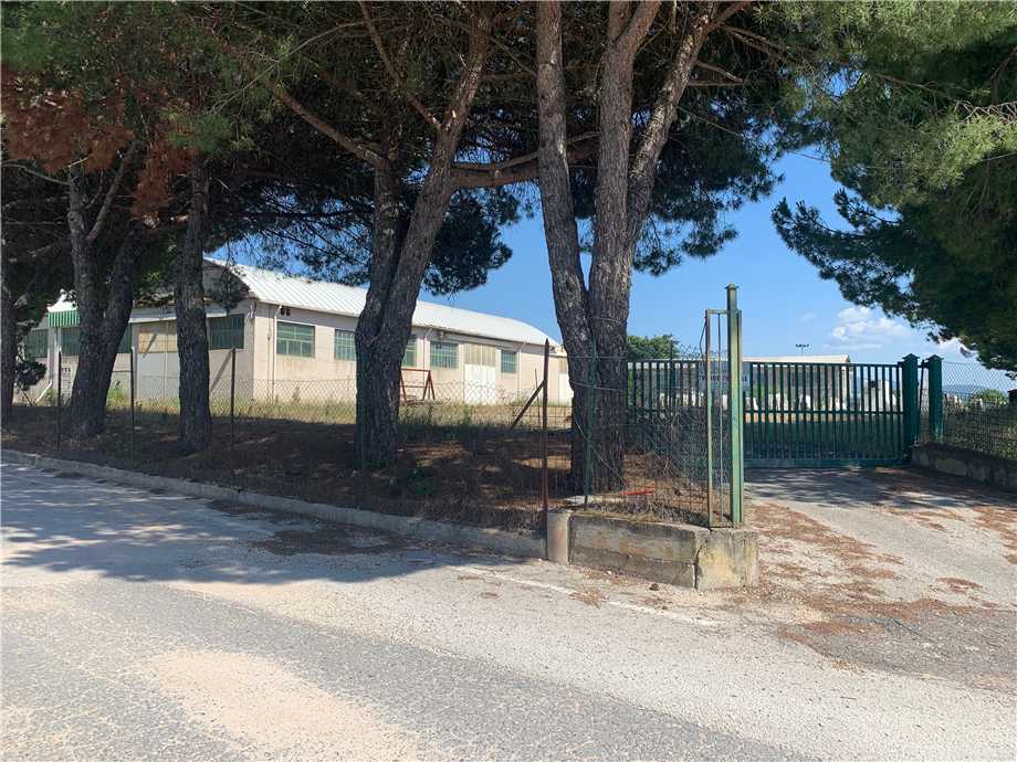 capannone in vendita a Gualdo Cattaneo in zona San Terenziano
