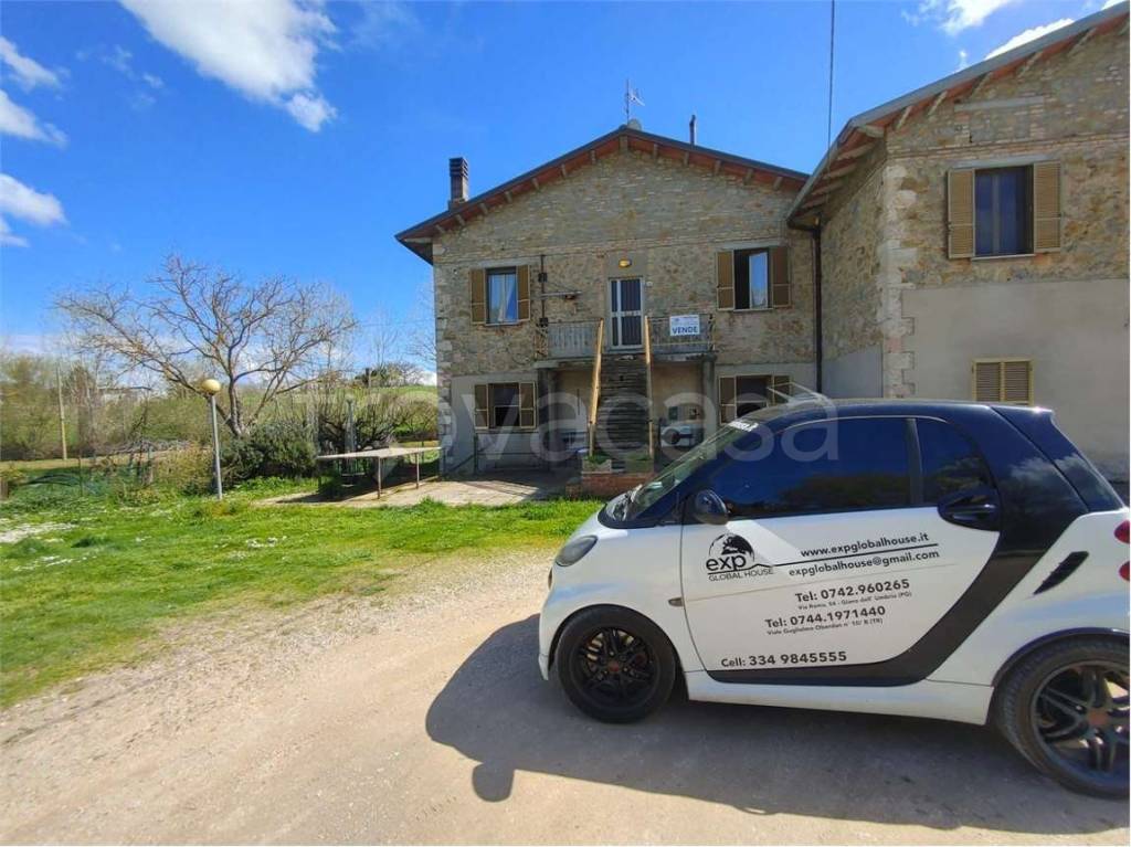 casa indipendente in vendita a Gualdo Cattaneo in zona Ponte di Ferro
