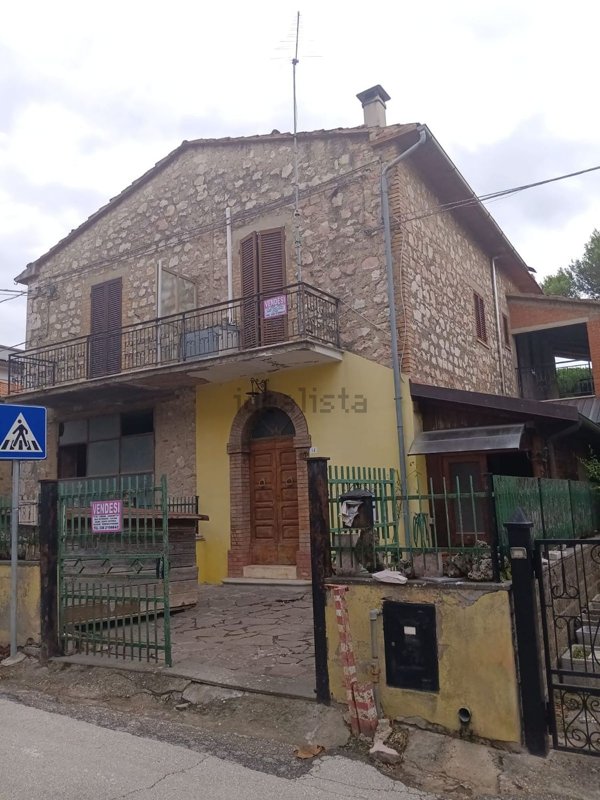 casa indipendente in vendita a Gualdo Cattaneo in zona San Terenziano