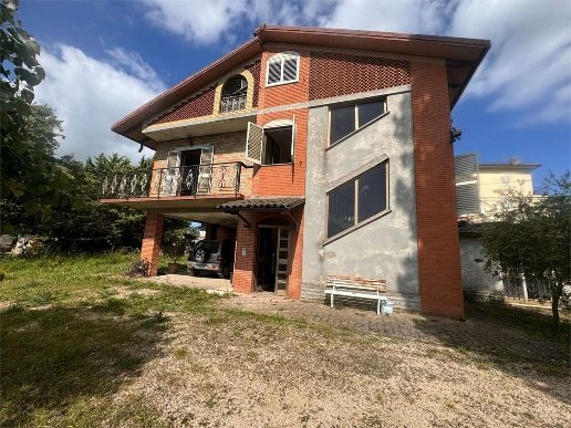 casa indipendente in vendita a Gualdo Cattaneo in zona Pomonte