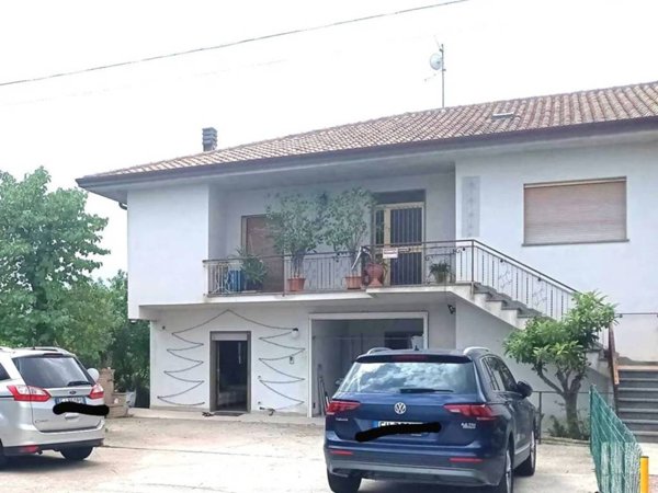casa indipendente in vendita a Gualdo Cattaneo in zona Marcellano