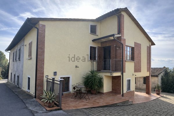 casa semindipendente in vendita a Gualdo Cattaneo in zona Pomonte