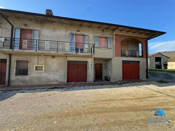 casa indipendente in vendita a Gualdo Cattaneo in zona Ponte di Ferro