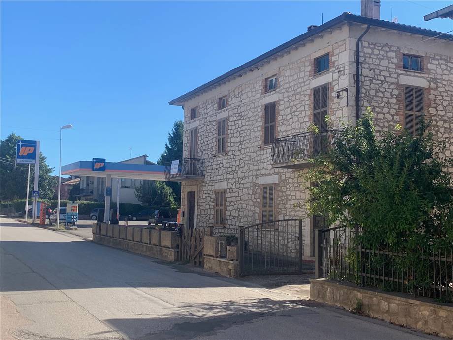 casa indipendente in vendita a Gualdo Cattaneo in zona Pozzo
