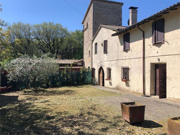 casa indipendente in vendita a Gualdo Cattaneo in zona Grutti
