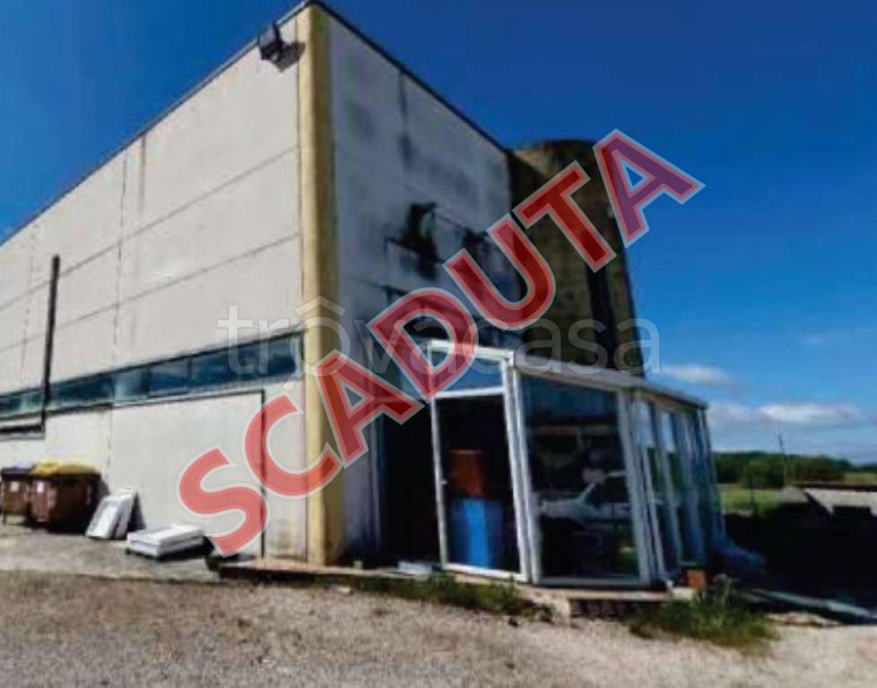 locale commerciale in vendita a Gualdo Cattaneo in zona San Terenziano