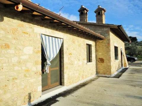 casa indipendente in vendita a Gualdo Cattaneo in zona San Terenziano