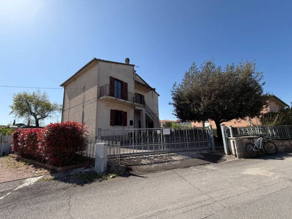 casa indipendente in vendita a Gualdo Cattaneo in zona San Terenziano