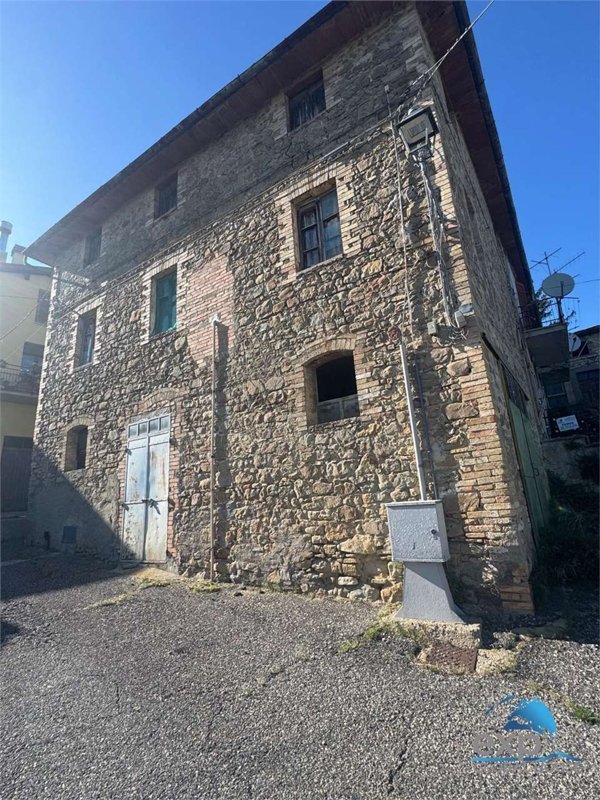 pentavano in vendita a Gualdo Cattaneo in zona Pozzo
