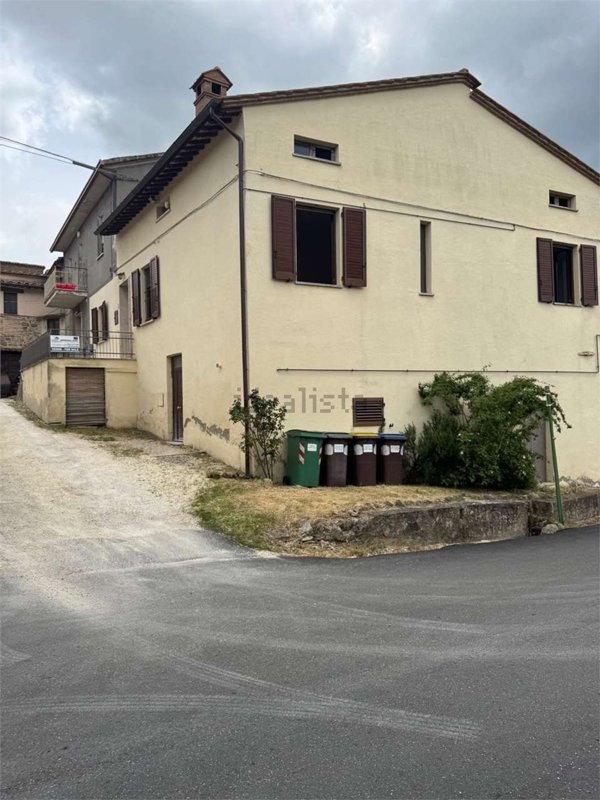 casa semindipendente in vendita a Gualdo Cattaneo in zona Pozzo