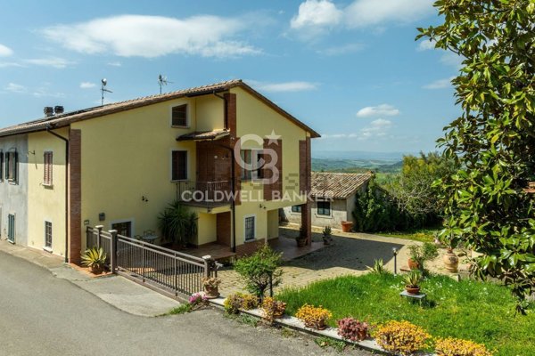 casa indipendente in vendita a Gualdo Cattaneo in zona Pomonte
