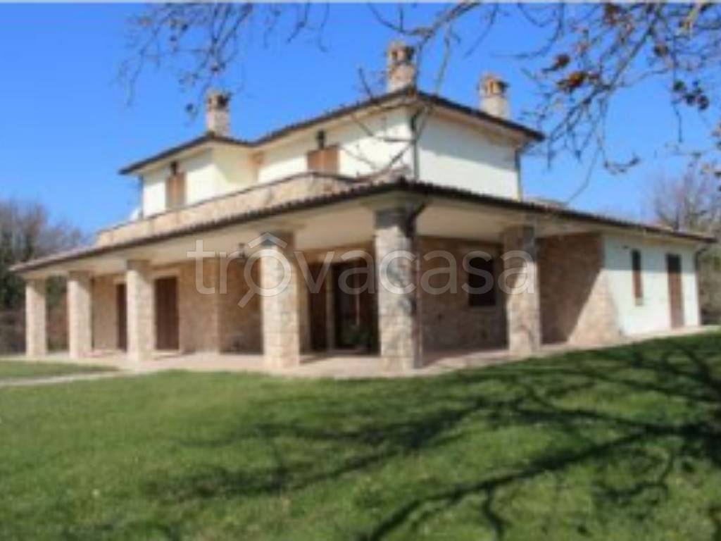 casa indipendente in vendita a Gualdo Cattaneo in zona Grutti